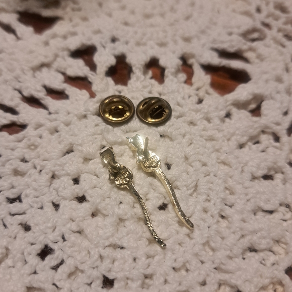 Vintage 1960 Nemo Signed Gold Tone Long Tail Kitten Cat Stick Pins Set Of 2 - Picture 5 of 5